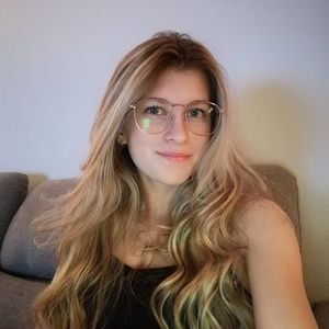 Meet your Posher, Coraly